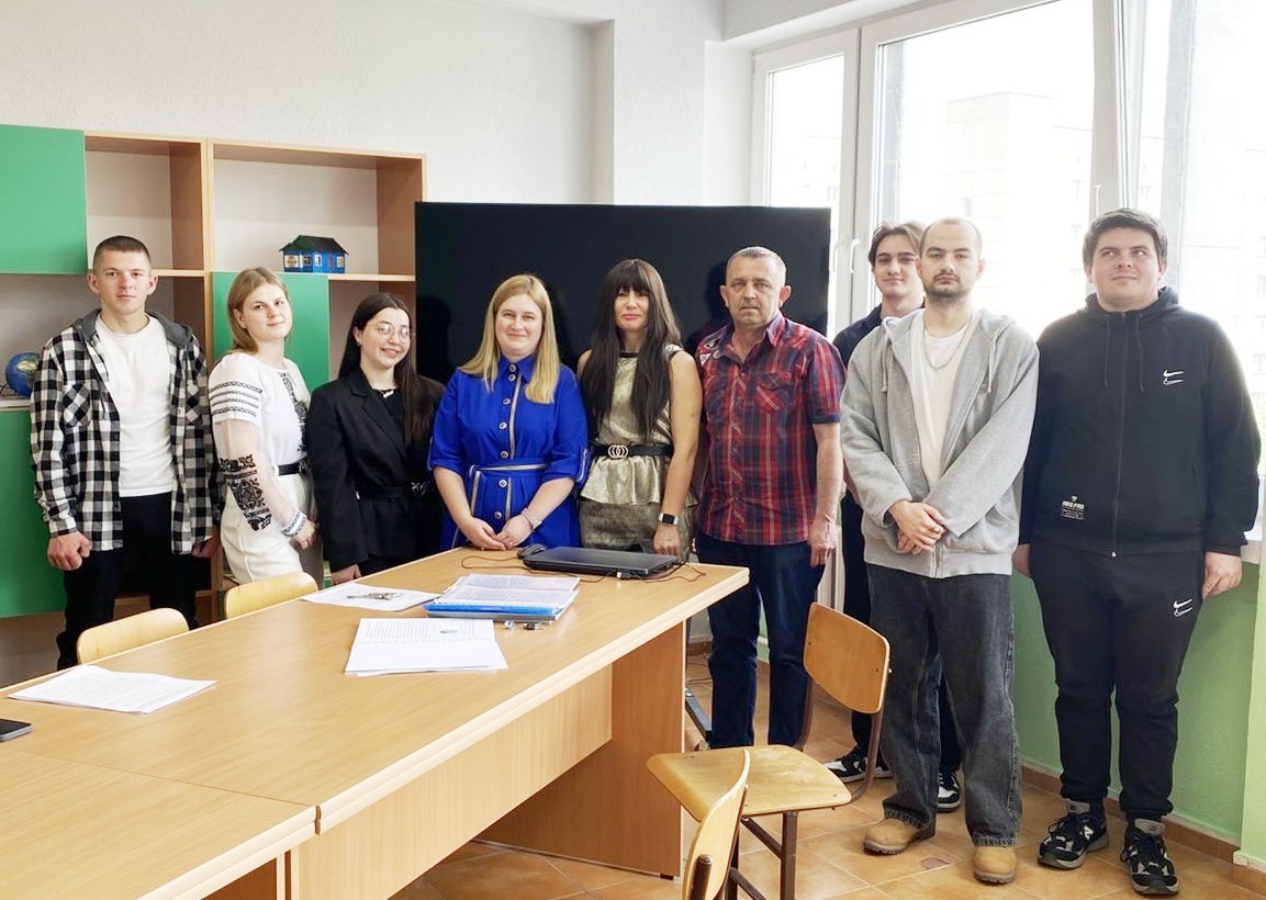   Спільне фото учасників важливої події – захисту курсових робіт з географічних дисциплін у ТНПУ.jpg